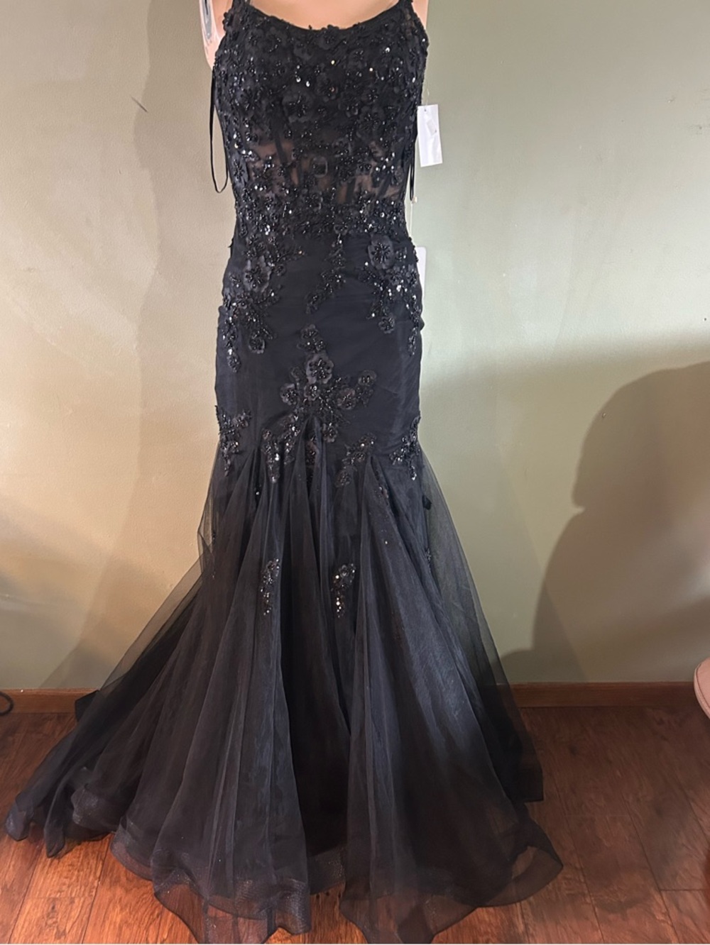 GB Mermaid Beaded Applique Lace Back Gown
$379.00 NWT size 3 - Picture 9 of 15